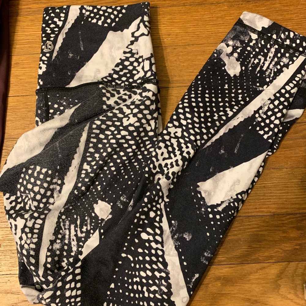 Lululemon high times static mist sz 4